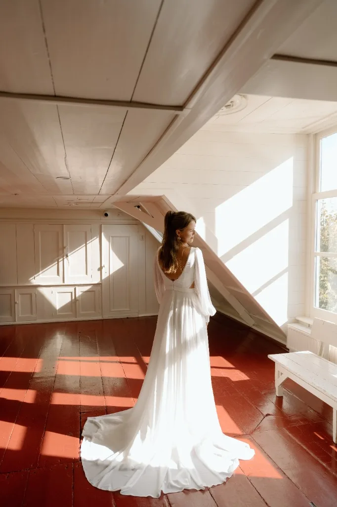 Eva in een kamer op Het Molenhuis